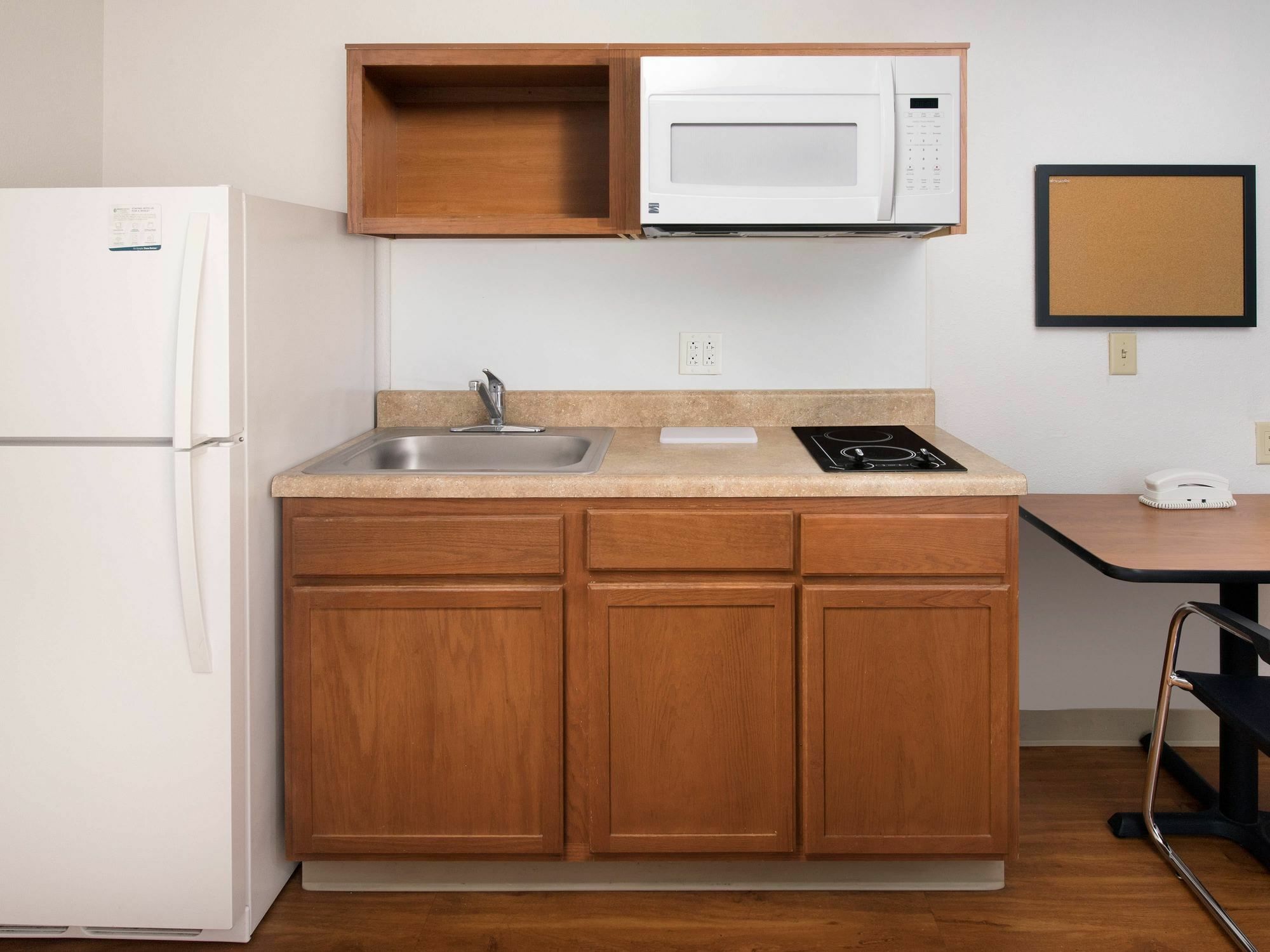 Extended Stay America Select Suites - Cleveland - Airport Fairview Park Exterior photo