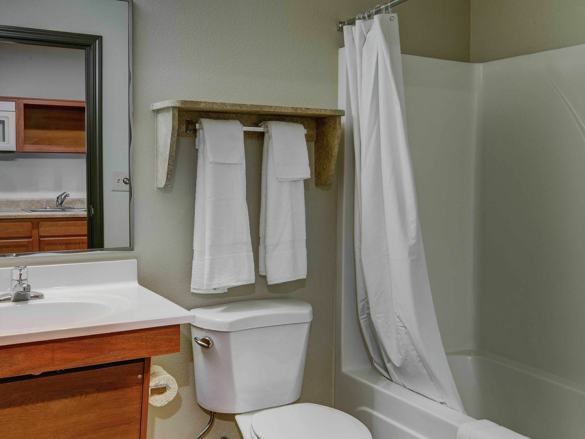 Extended Stay America Select Suites - Cleveland - Airport Fairview Park Exterior photo