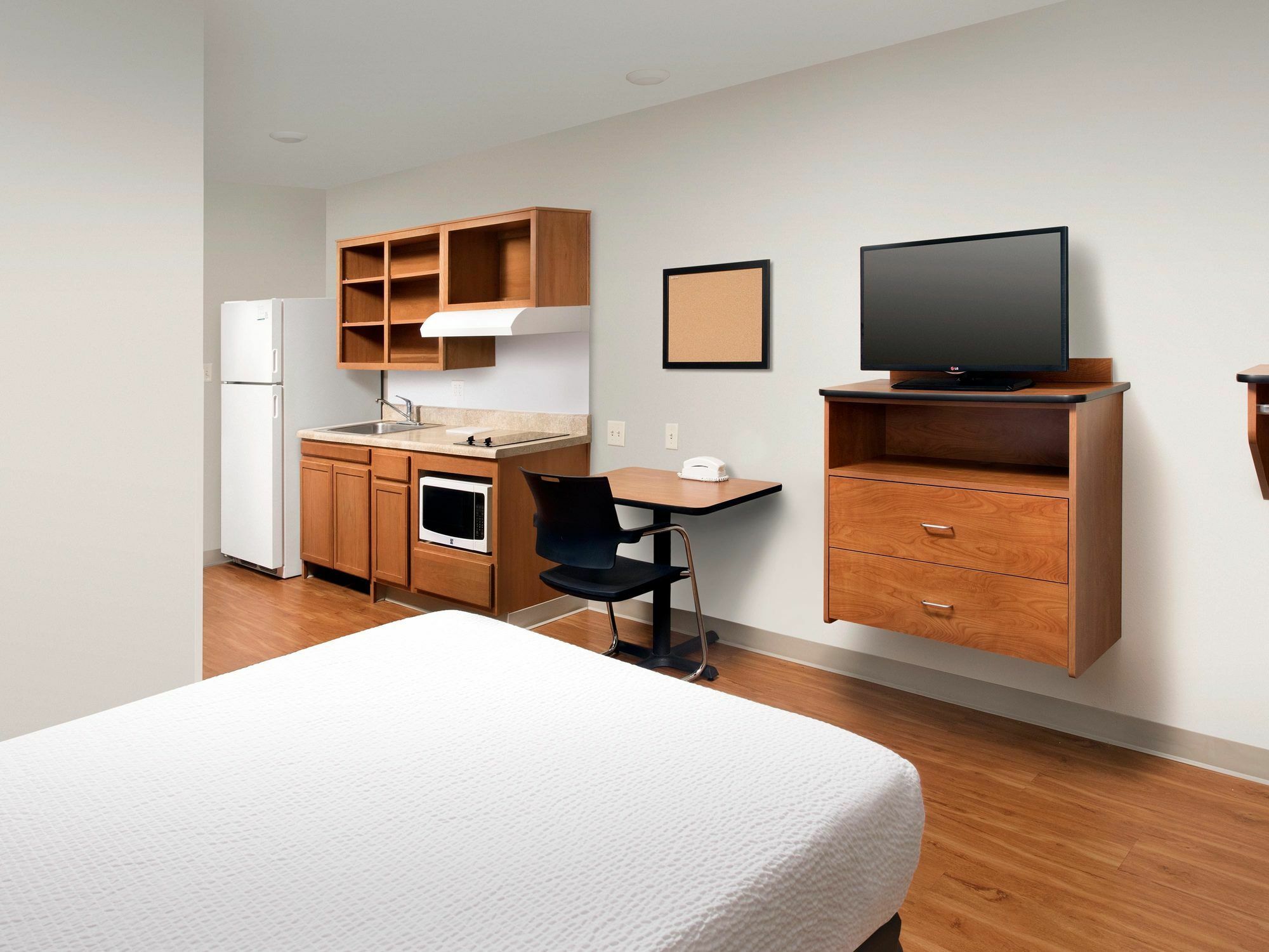Extended Stay America Select Suites - Cleveland - Airport Fairview Park Exterior photo